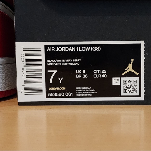 Nike Air Jordan 1 Low GS Size 7Y / Womens Size 8.5 White Very Berry 553560-061 - Picture 2 of 12